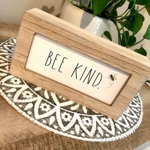 RAE DUNN 🐝 Bee Kind Sign